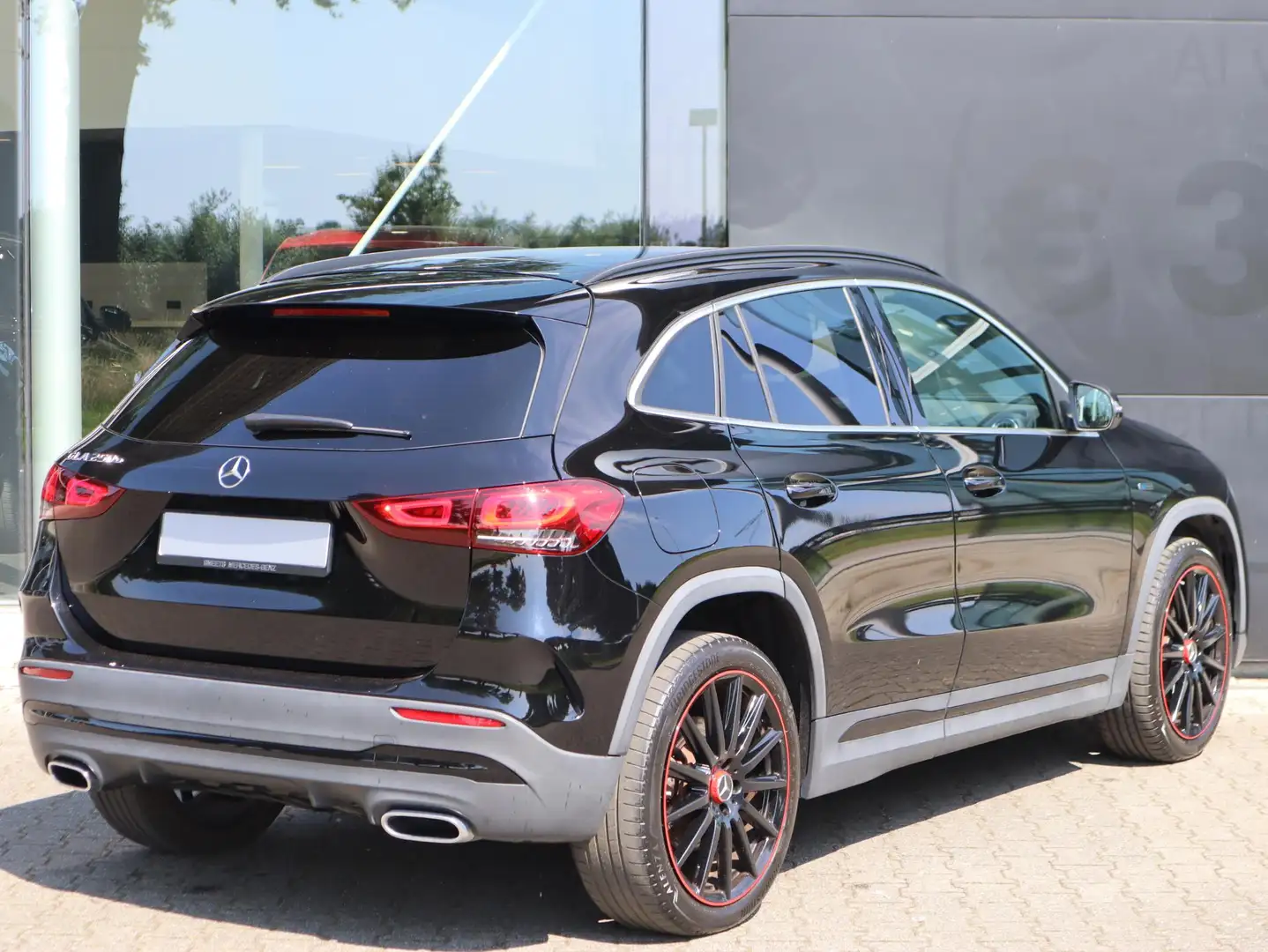 Mercedes-Benz GLA 250 e AMG Line - 2