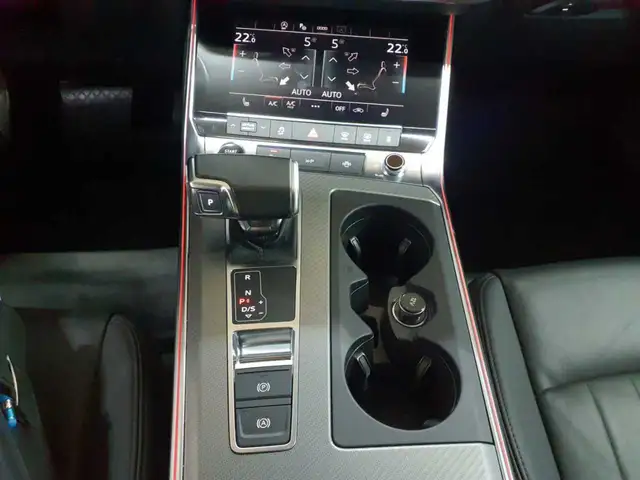 Audi A6 view 10