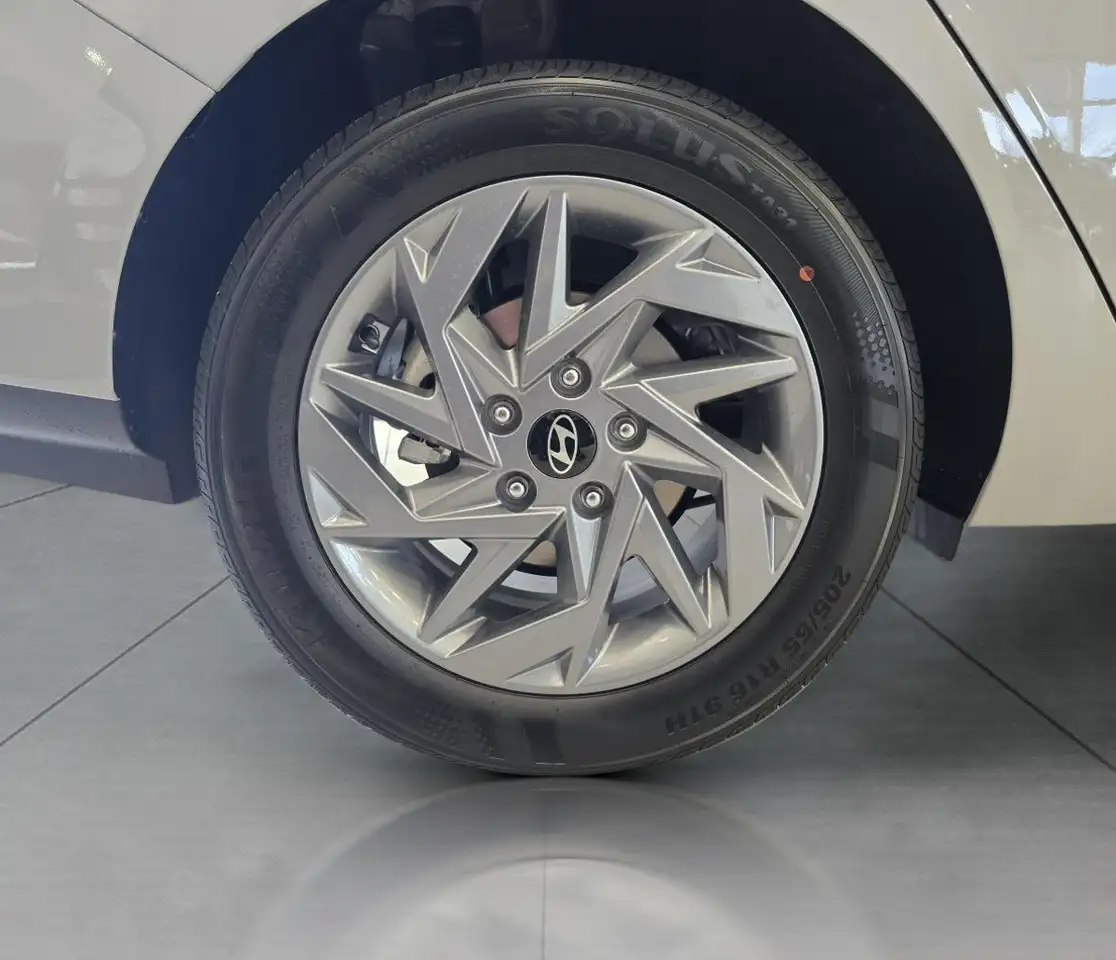 Hyundai ELANTRA снимка Hyundai ELANTRA