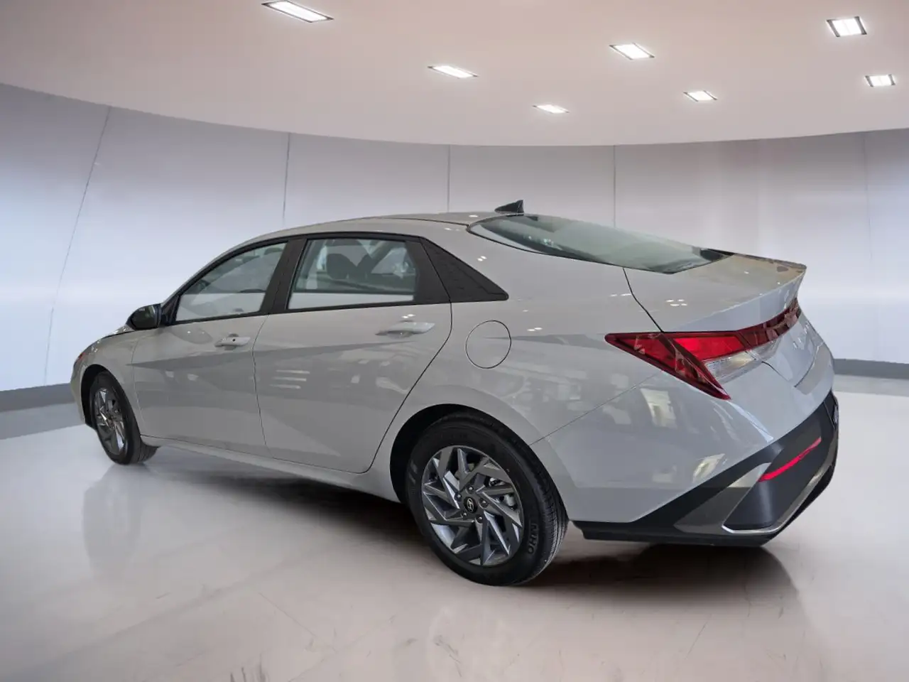 Hyundai ELANTRA снимка Hyundai ELANTRA
