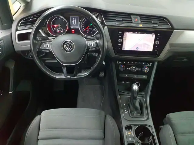 Volkswagen Touran view 9