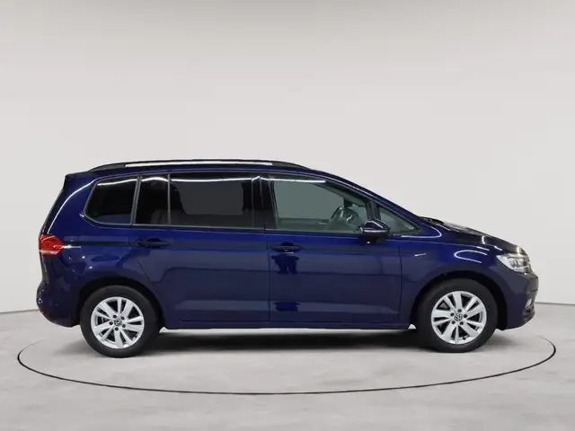 Volkswagen Touran view 3