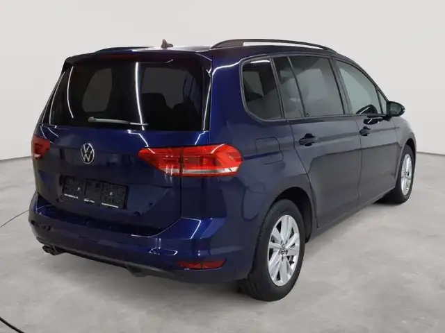 Volkswagen Touran view 4