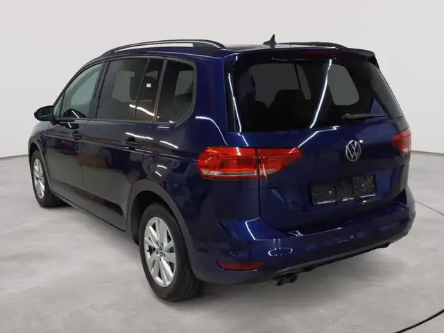 Volkswagen Touran view 5