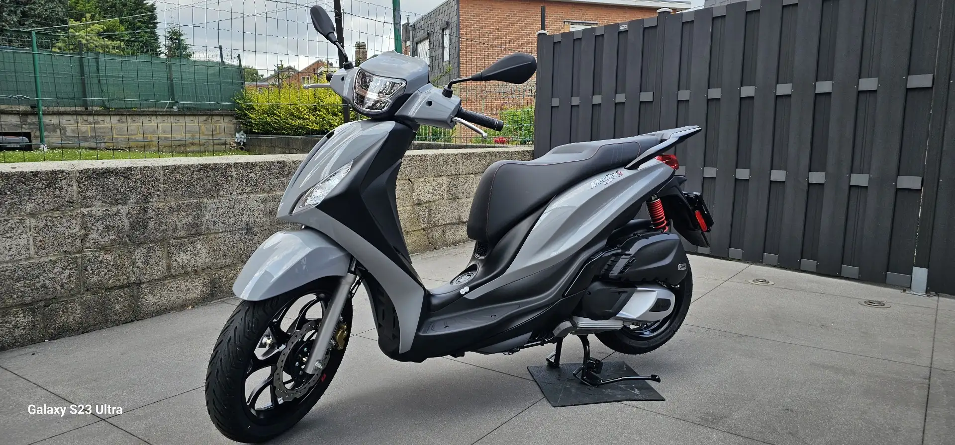 Piaggio Medley 125 Grijs - 2