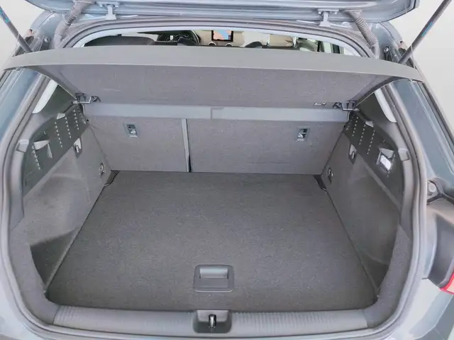 Audi Q2 view 9