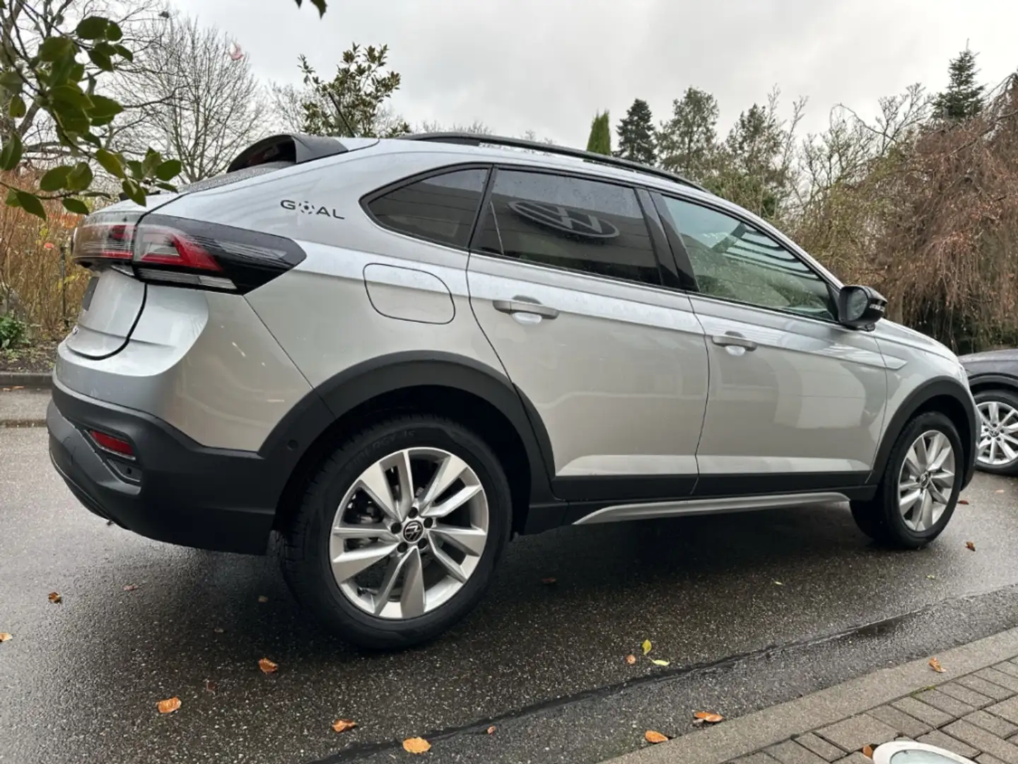 Volkswagen Taigo Goal 1.5 TSI DSG AHK Navi LED ACC Rückfahrkamera Silber - 2