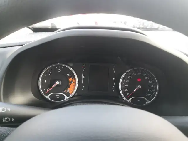 Jeep Renegade view 10