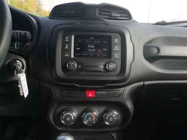 Jeep Renegade view 11