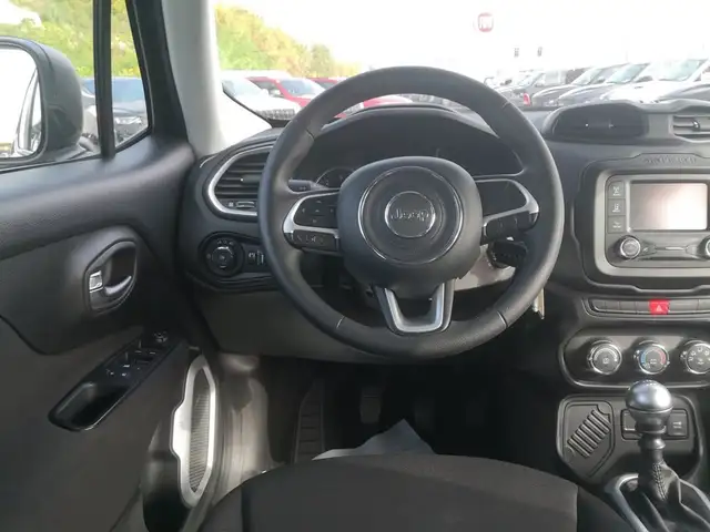 Jeep Renegade view 9