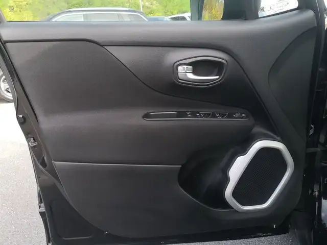 Jeep Renegade view 12