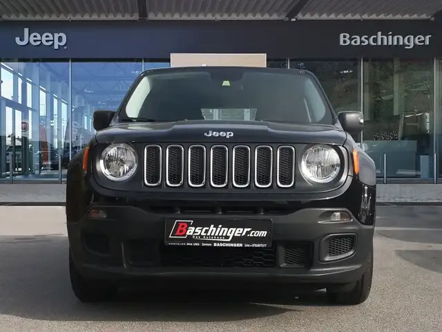 Jeep Renegade view 4