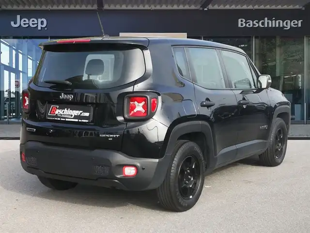 Jeep Renegade view 3