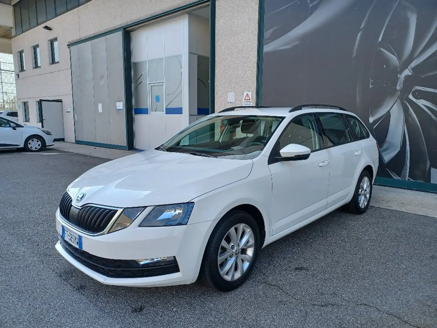 Skoda Octavia 1.6 TDI CR 115 CV Wagon Executive Bianco - 2