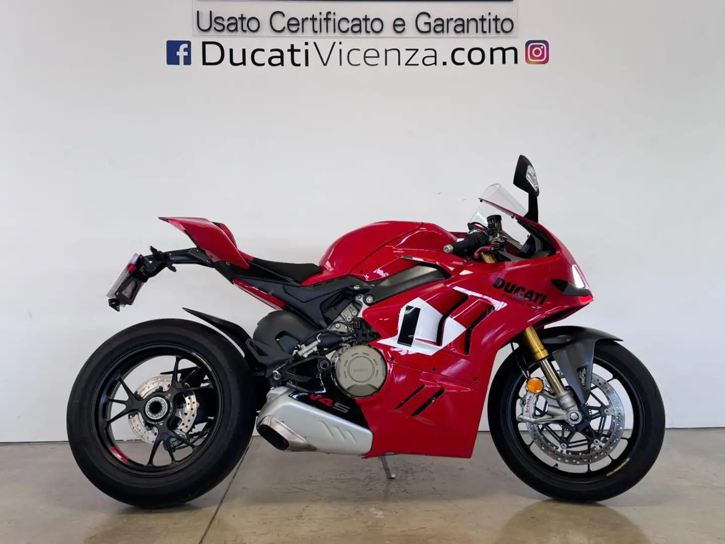 Ducati Panigale V4 S RED Rosso - 1