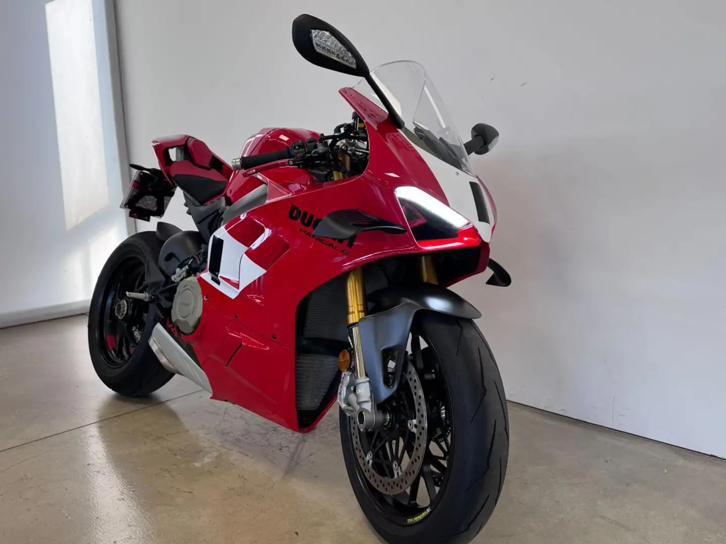 Ducati Panigale V4 S RED Rosso - 2