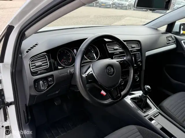 Volkswagen Golf view 11