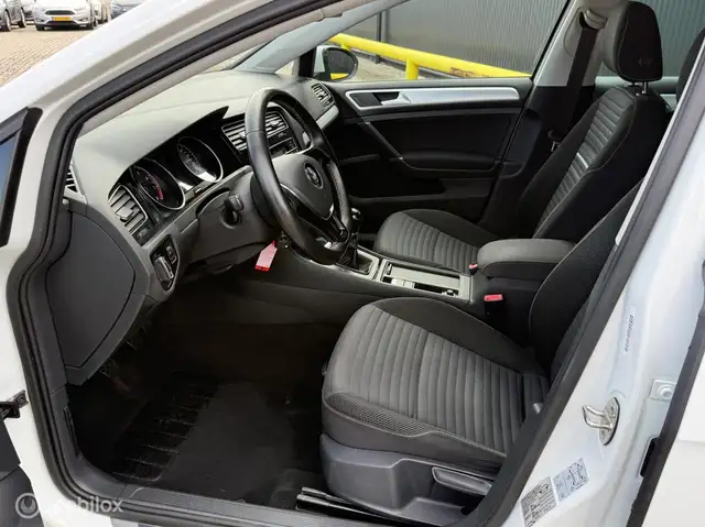 Volkswagen Golf view 10
