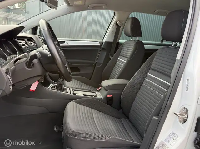 Volkswagen Golf view 4