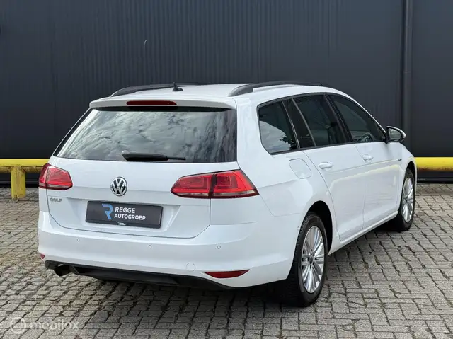 Volkswagen Golf view 3