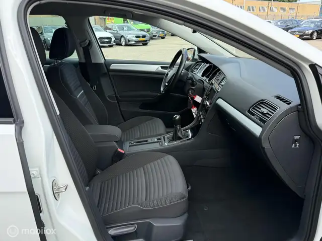 Volkswagen Golf view 14