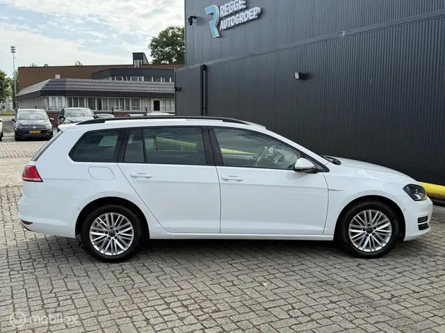 Volkswagen Golf view 9