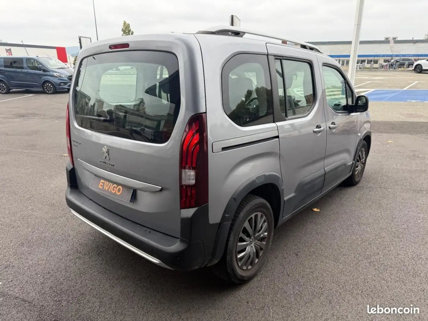 Peugeot Rifter COMBI 1.5 BLUEHDI 130 L1 ALLURE START-STOP Grau - 2