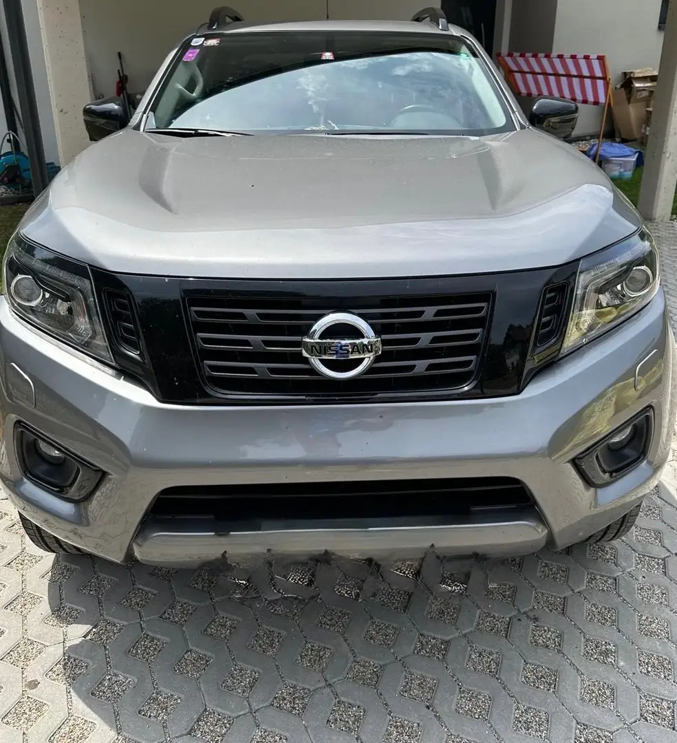 Nissan Navara NP300 Серый - 1