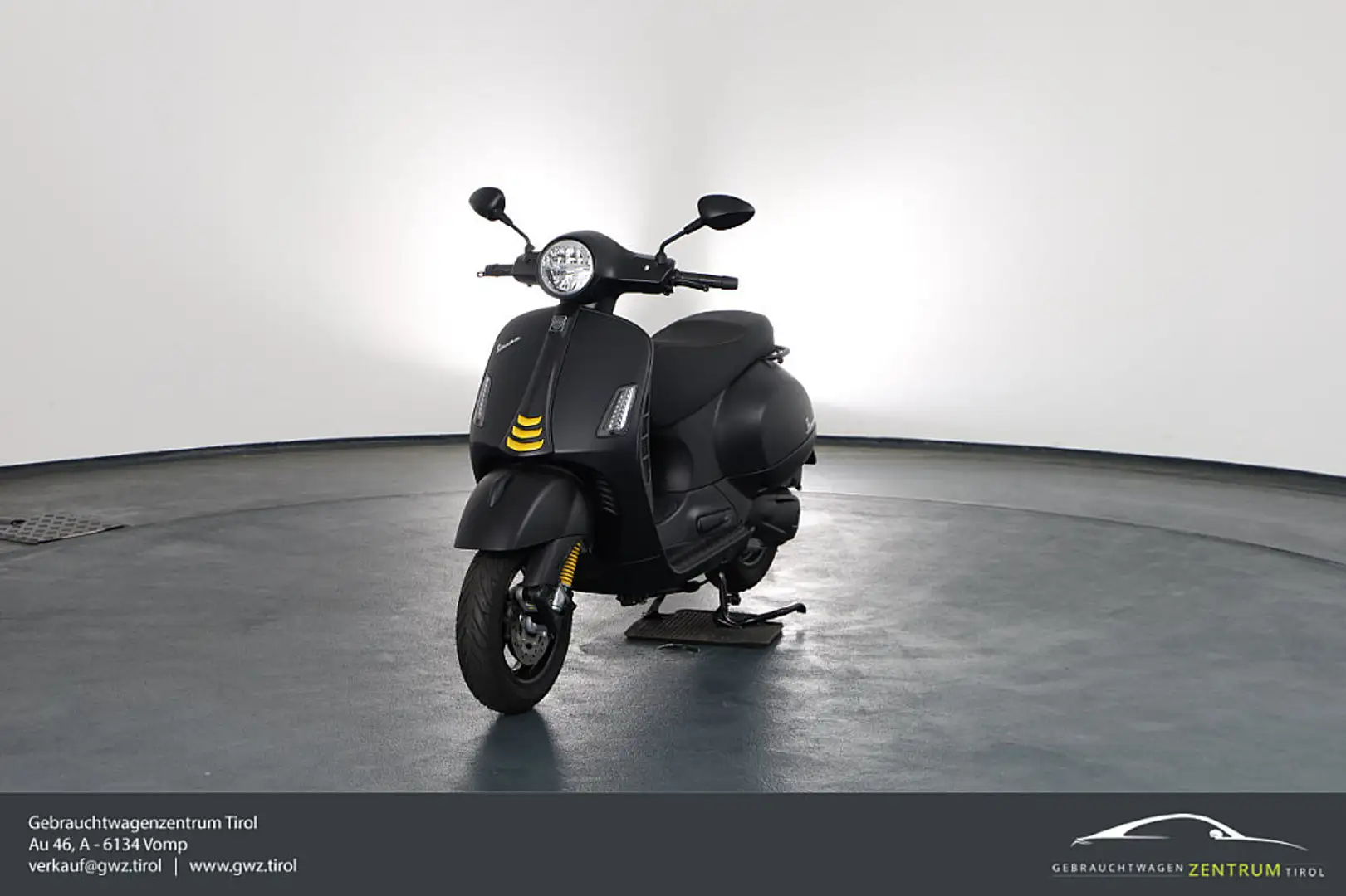 Vespa GTS 300 HPE Super Tech Komplettumbau Schwarz - 1