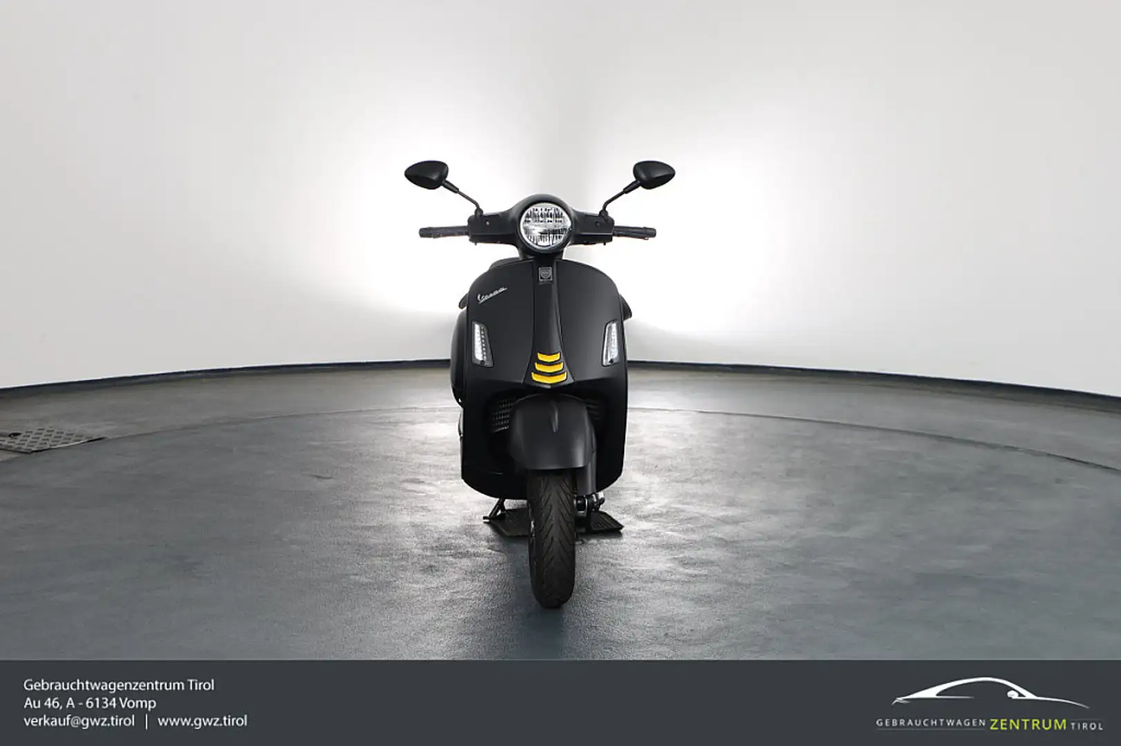 Vespa GTS 300 HPE Super Tech Komplettumbau Schwarz - 2