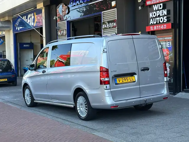 Mercedes-Benz Vito view 2