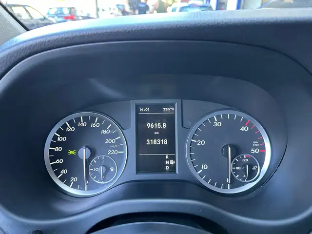 Mercedes-Benz Vito view 14