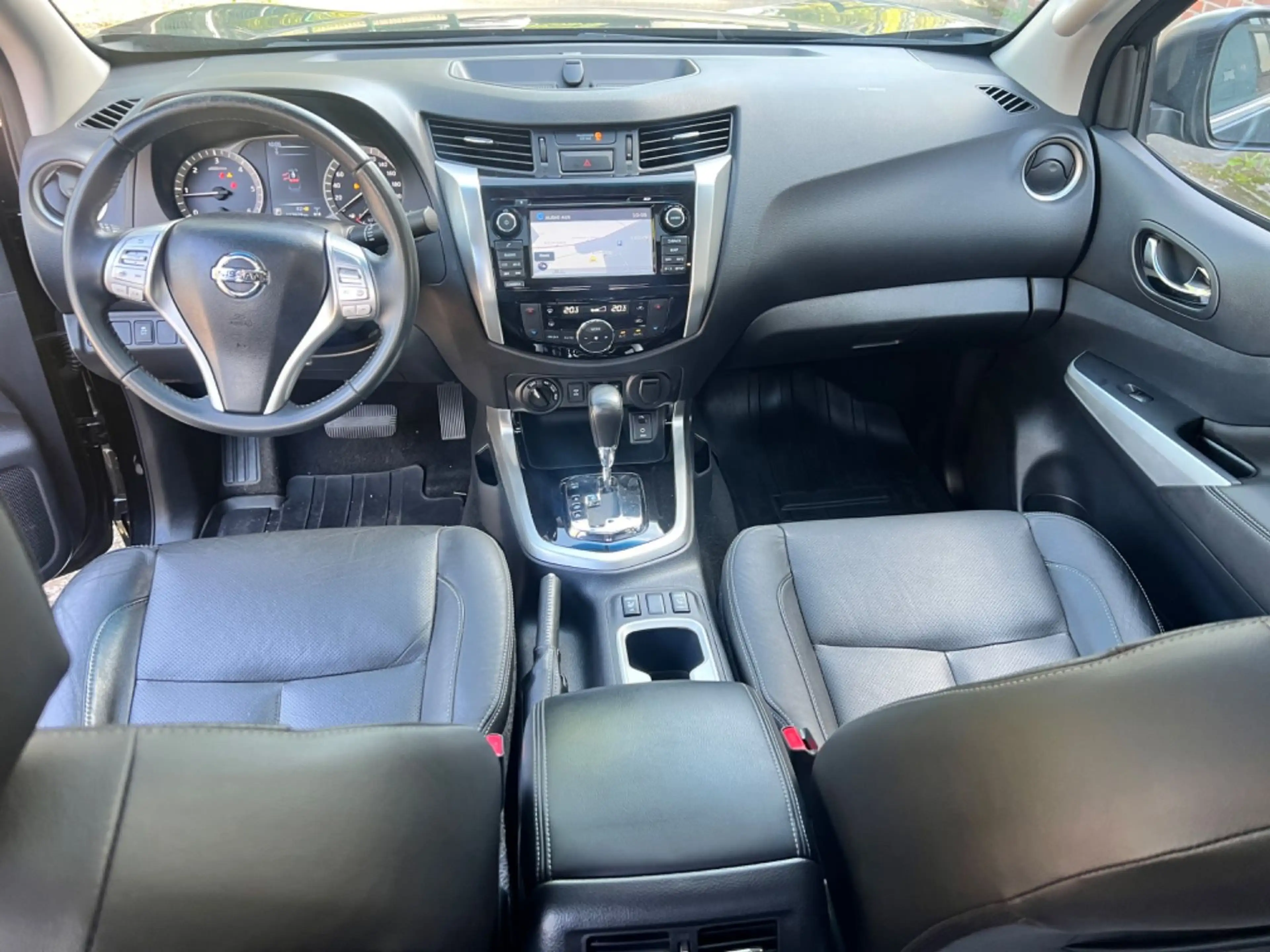 Nissan Navara NP300 Tekna Double Cab 4x4 *Automatik* — photo 13