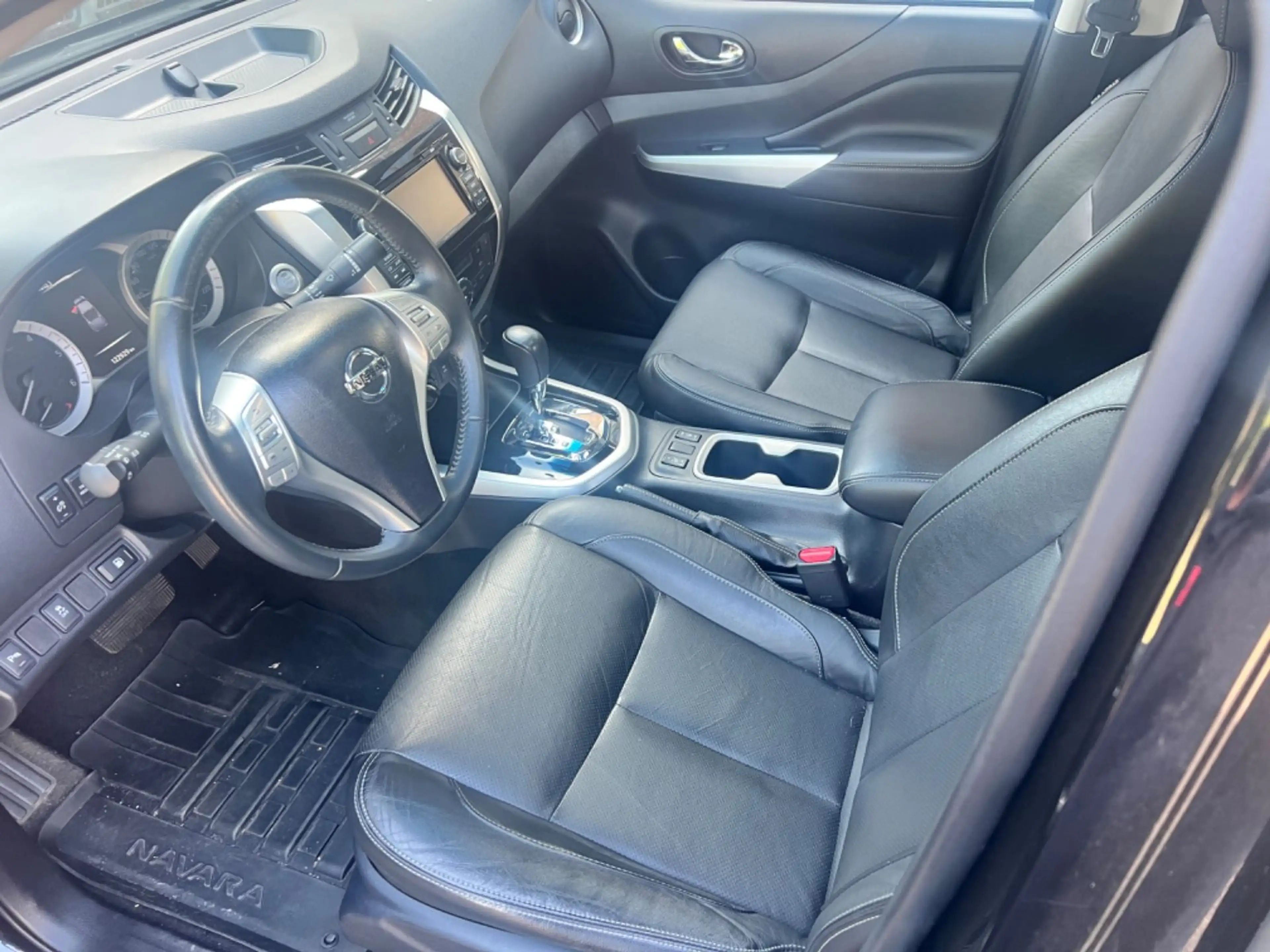 Nissan Navara NP300 Tekna Double Cab 4x4 *Automatik* — photo 9