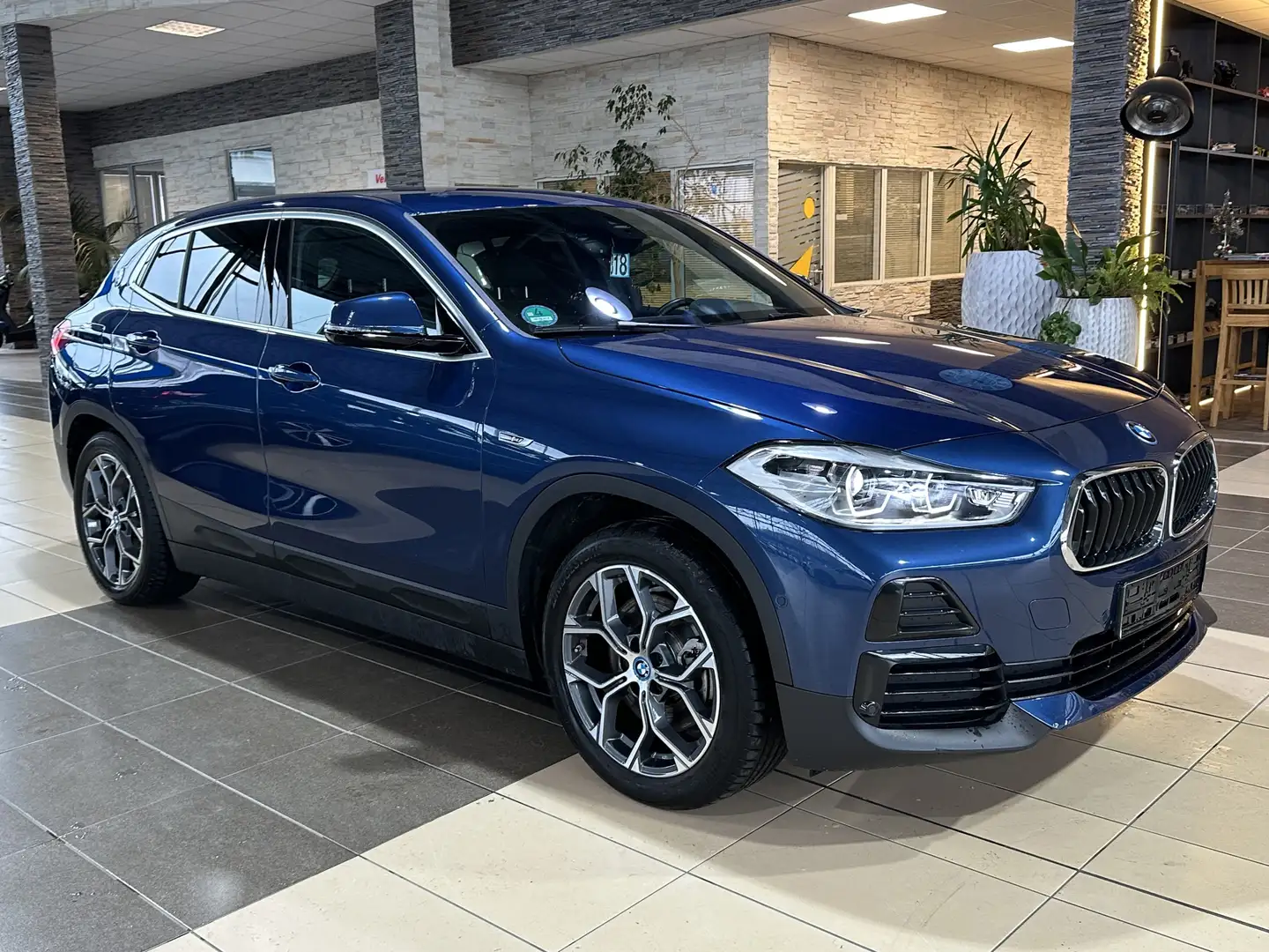 BMW X2 xDrive 25e Advantage Plus LED Nav Leder R.Cam Blau - 1
