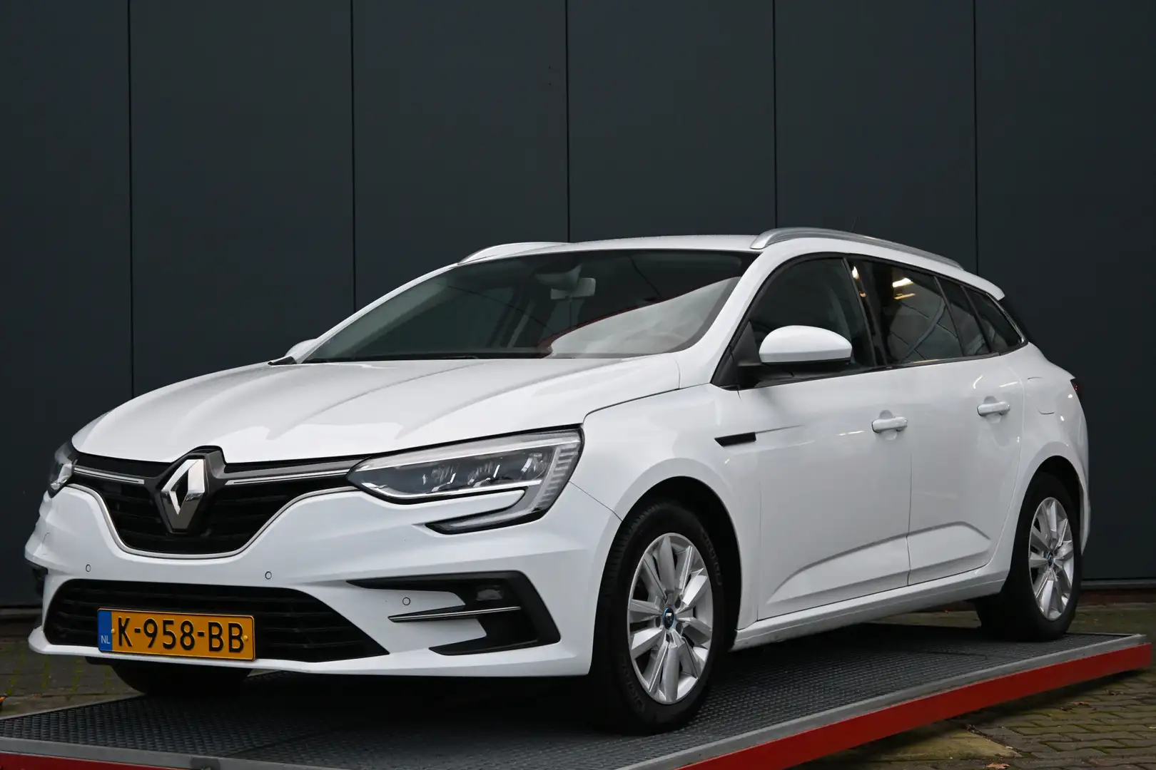 Renault Megane E-Tech Estate 1.6 Plug-In Hybrid 160 Business Zen Alb - 1