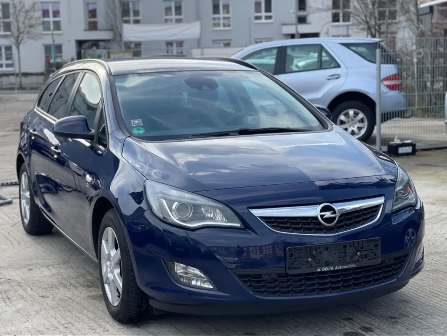 Opel Astra 1.4 J Sports Tourer LPG 150 Jahre,LMF,PDC,AHK Blau - 1