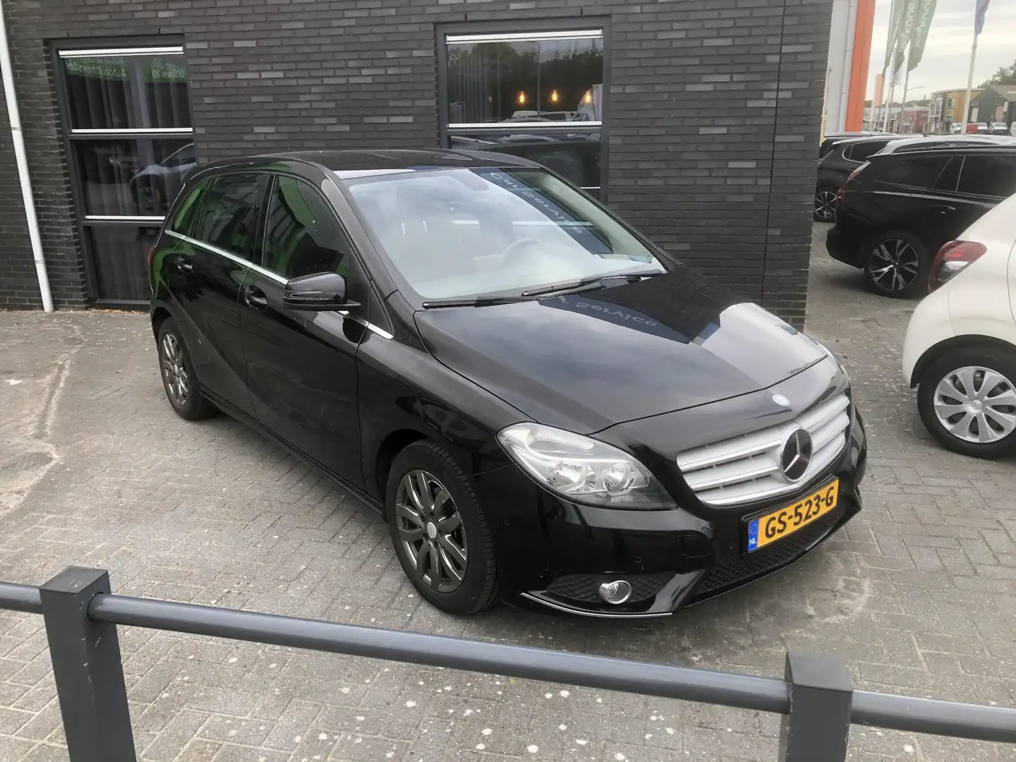 Mercedes-Benz B 180 Prestige Comfort Zwart - 2