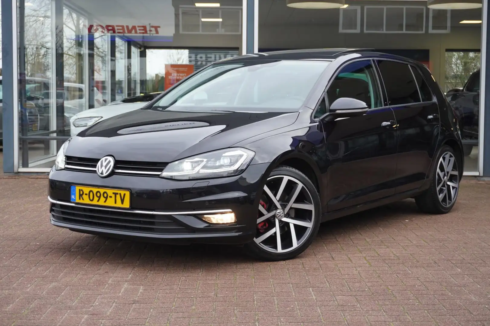 Volkswagen Golf 1.4 TSI Highline Business | Automaat | Panodak | L Noir - 1