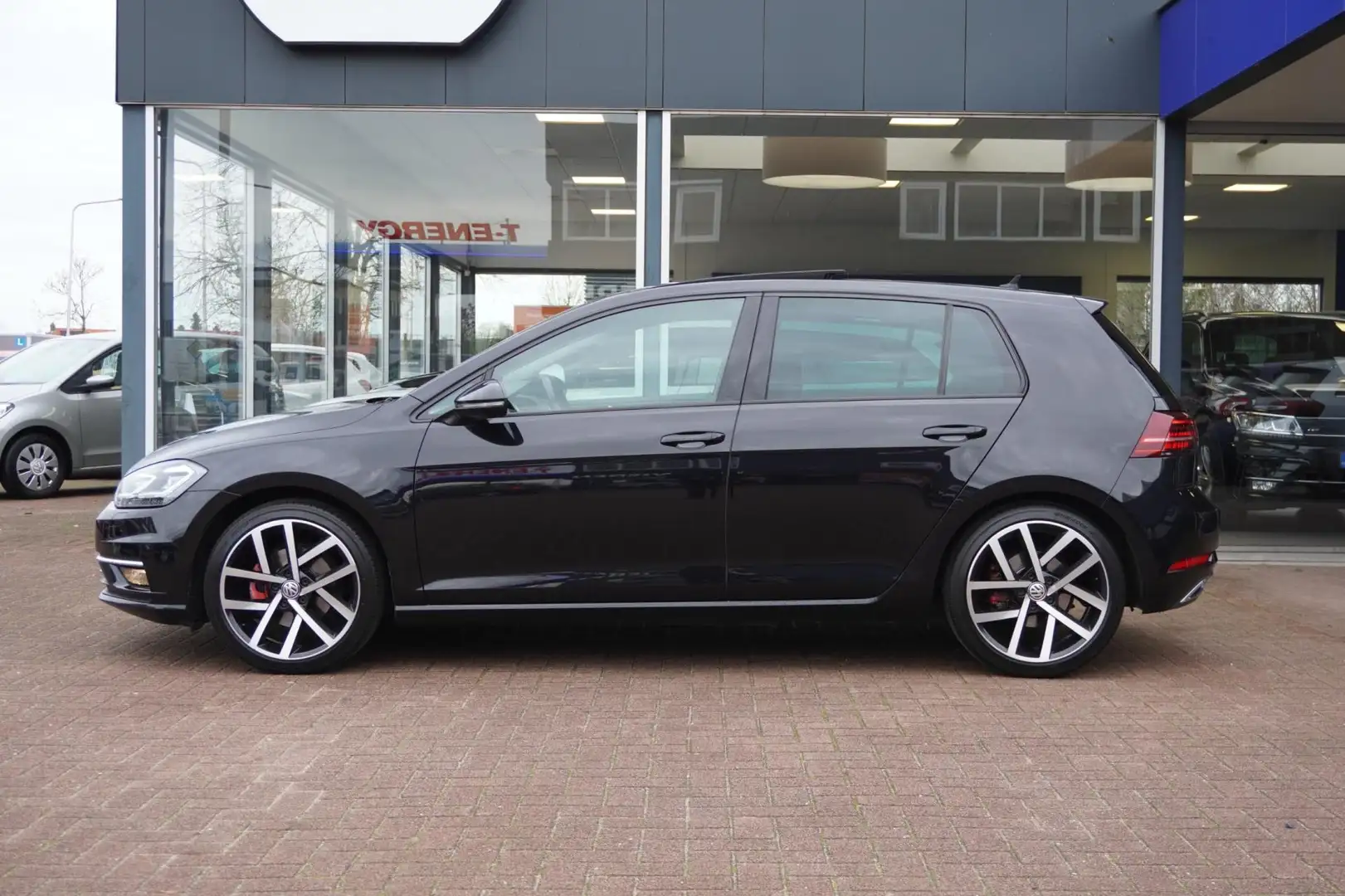 Volkswagen Golf 1.4 TSI Highline Business | Automaat | Panodak | L Noir - 2