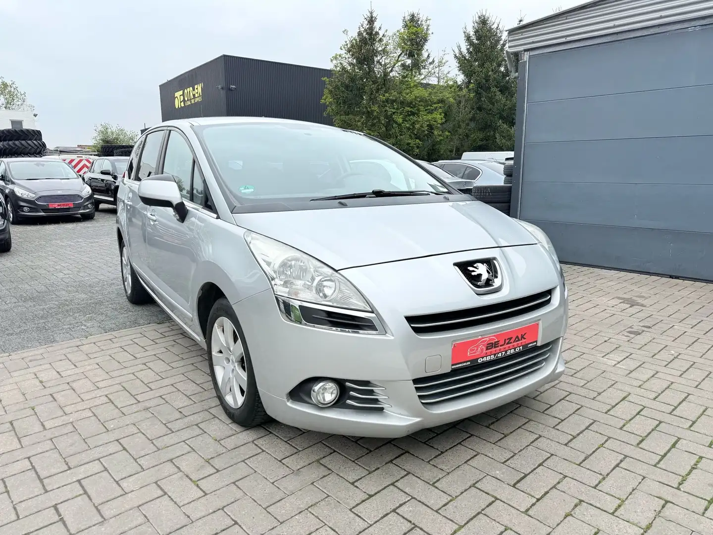 Peugeot 5008 1.6HDi 1jaar garantie nette staat - 1