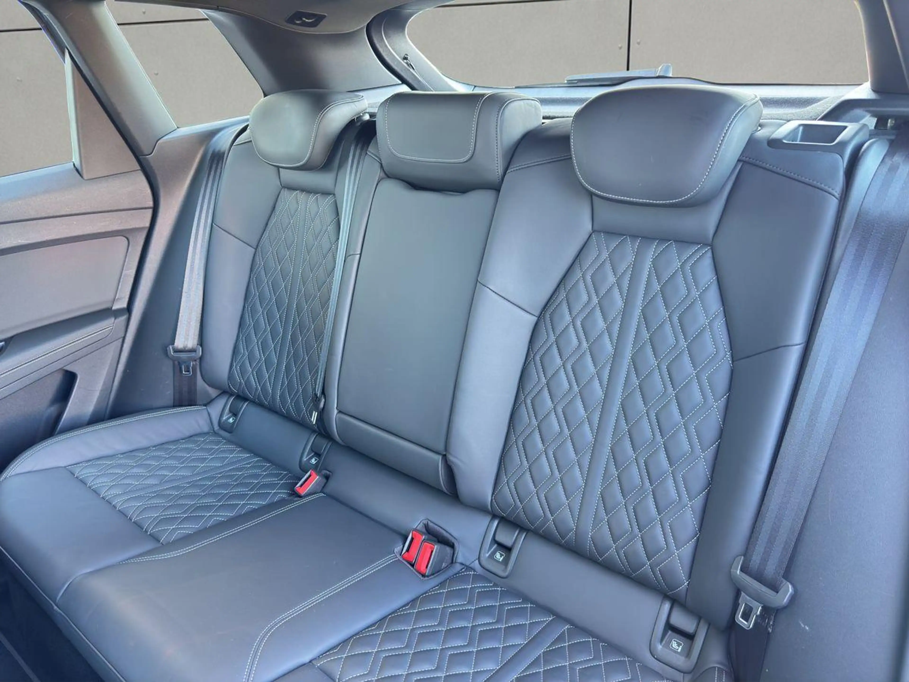 Audi Q4 e-tron 50 quattro PANO Matrix Navi Kamera — photo 15