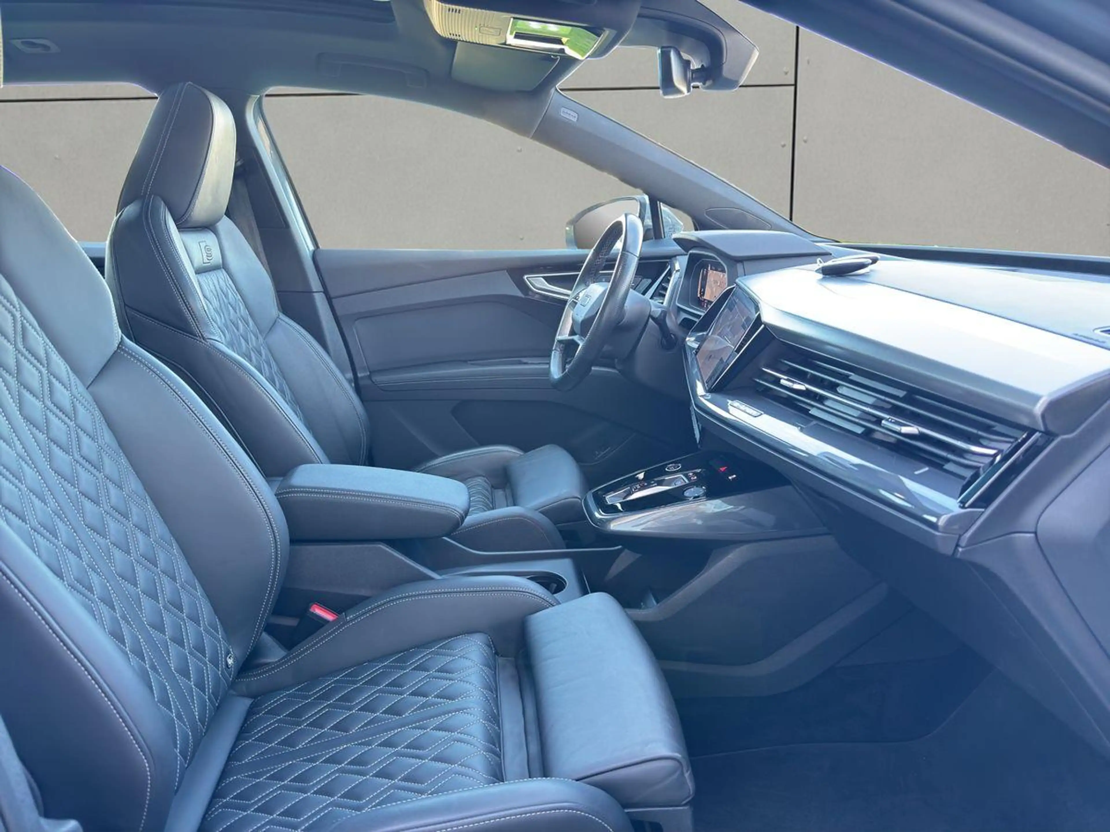 Audi Q4 e-tron 50 quattro PANO Matrix Navi Kamera — photo 14