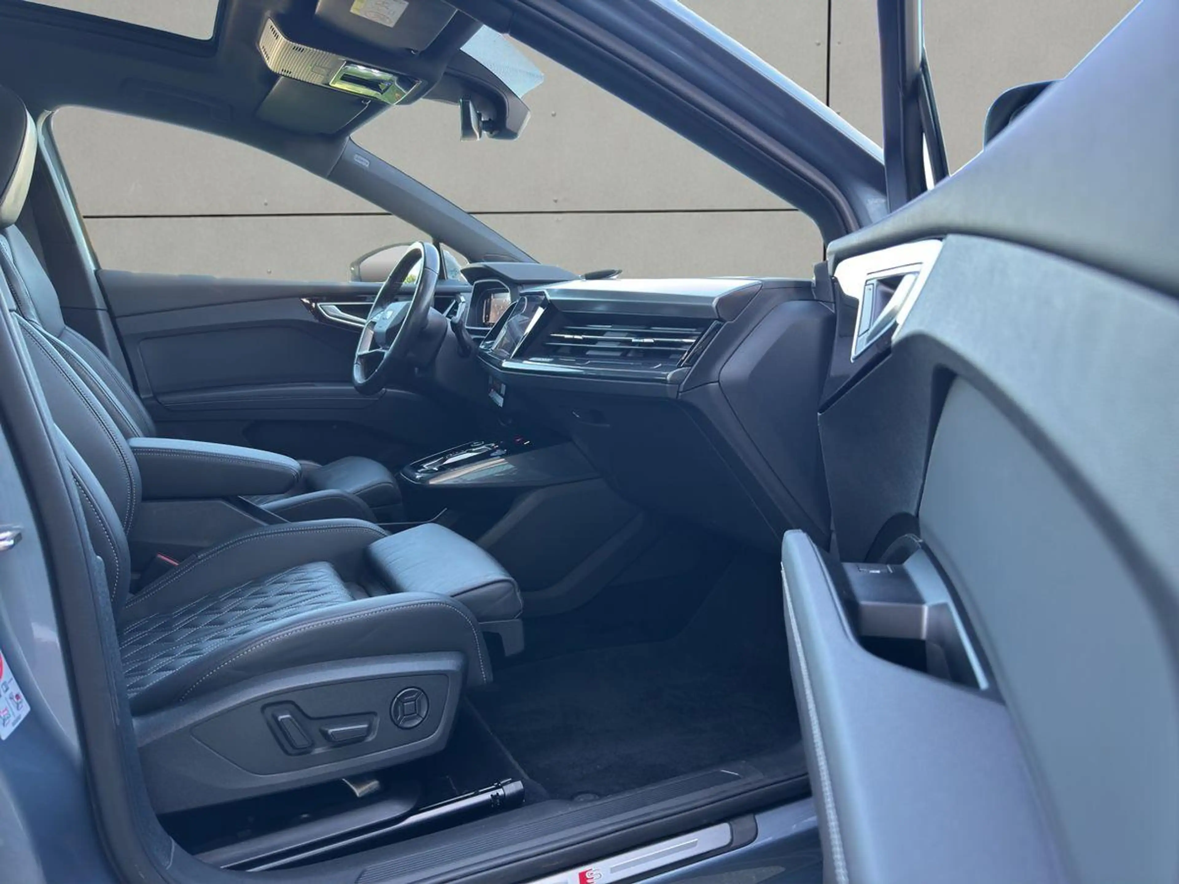 Audi Q4 e-tron 50 quattro PANO Matrix Navi Kamera — photo 12