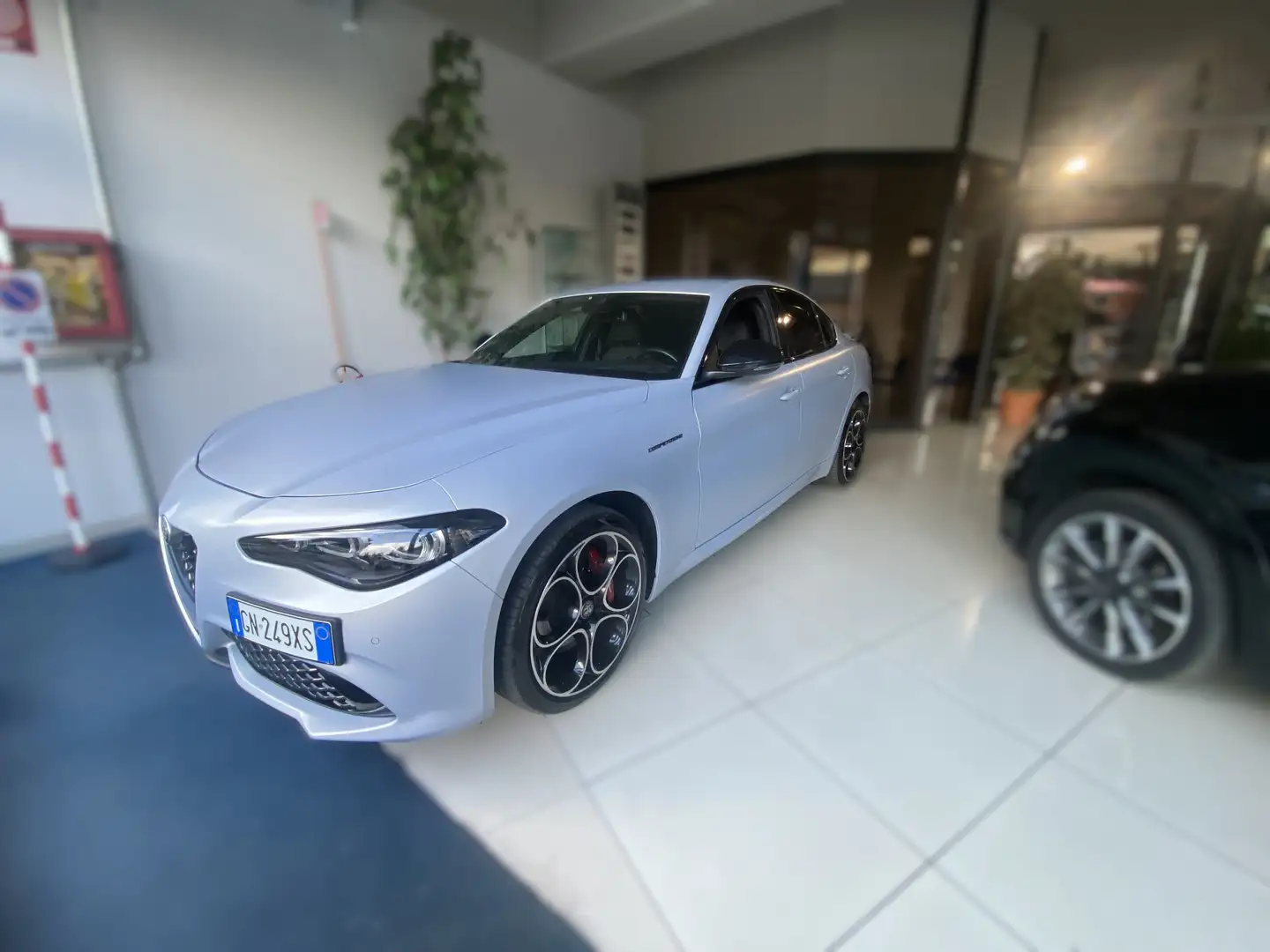 Alfa Romeo Giulia Giulia 2023 2.0 t Competizione Q4 280cv auto Grau - 2