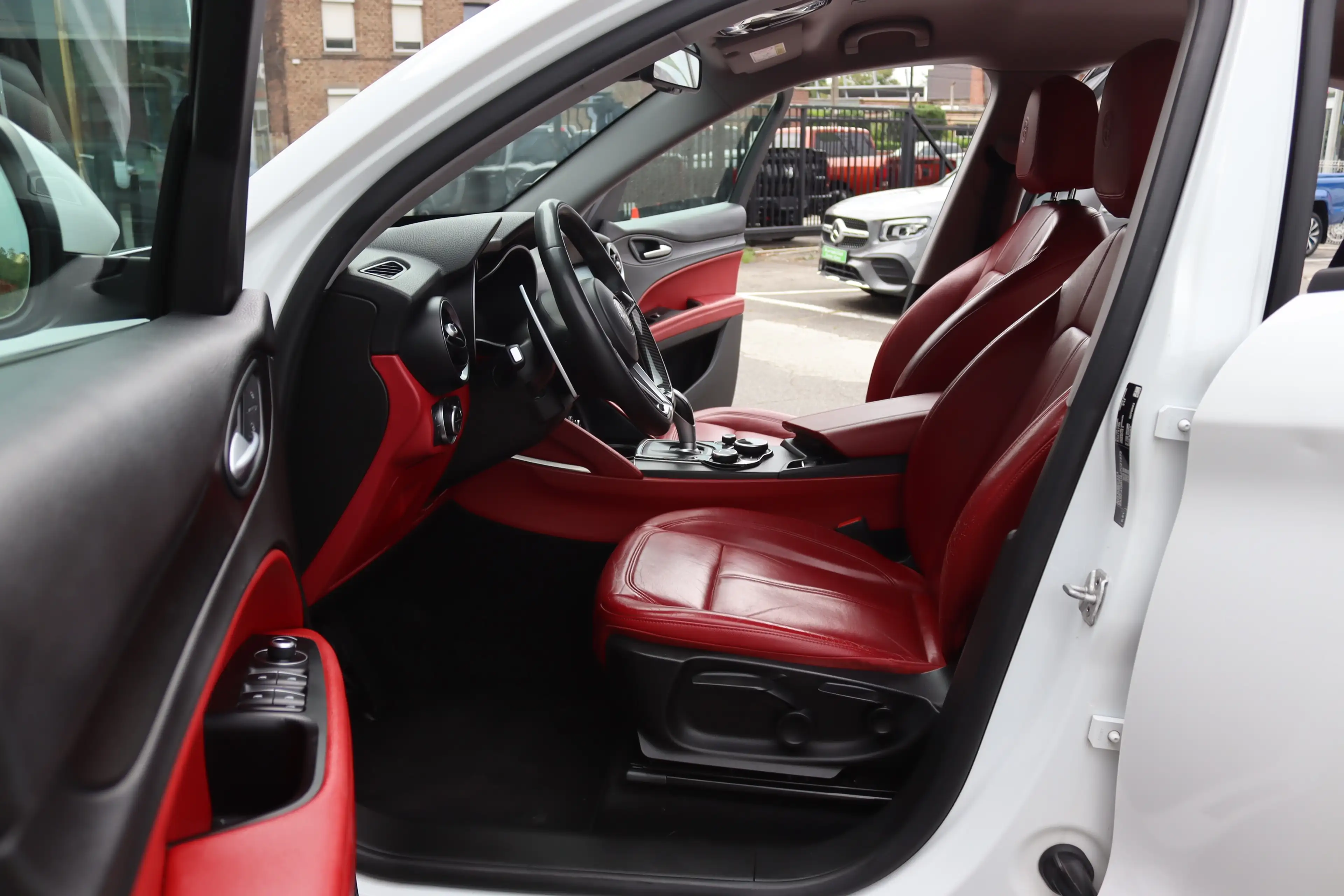 Alfa Romeo Stelvio 2.2JTD 150CV CUIR GPS CAMERA DISTRO XENON — photo 7