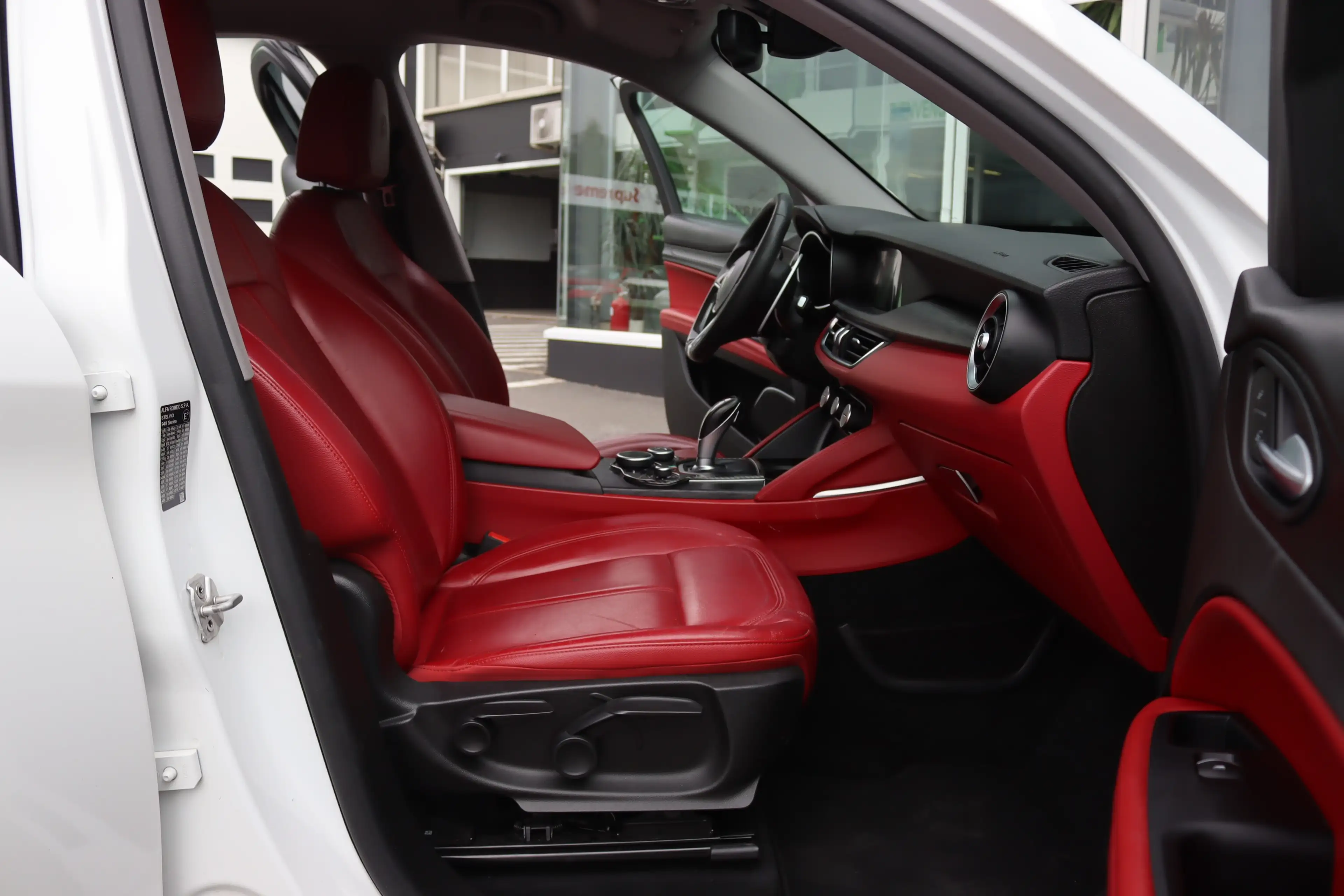Alfa Romeo Stelvio 2.2JTD 150CV CUIR GPS CAMERA DISTRO XENON — photo 9