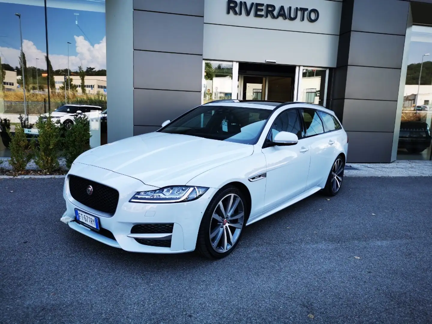 Jaguar XF XF Sportbrake 2.0 D 180CV AWD aut. Prestige Business Edition Blanc - 1