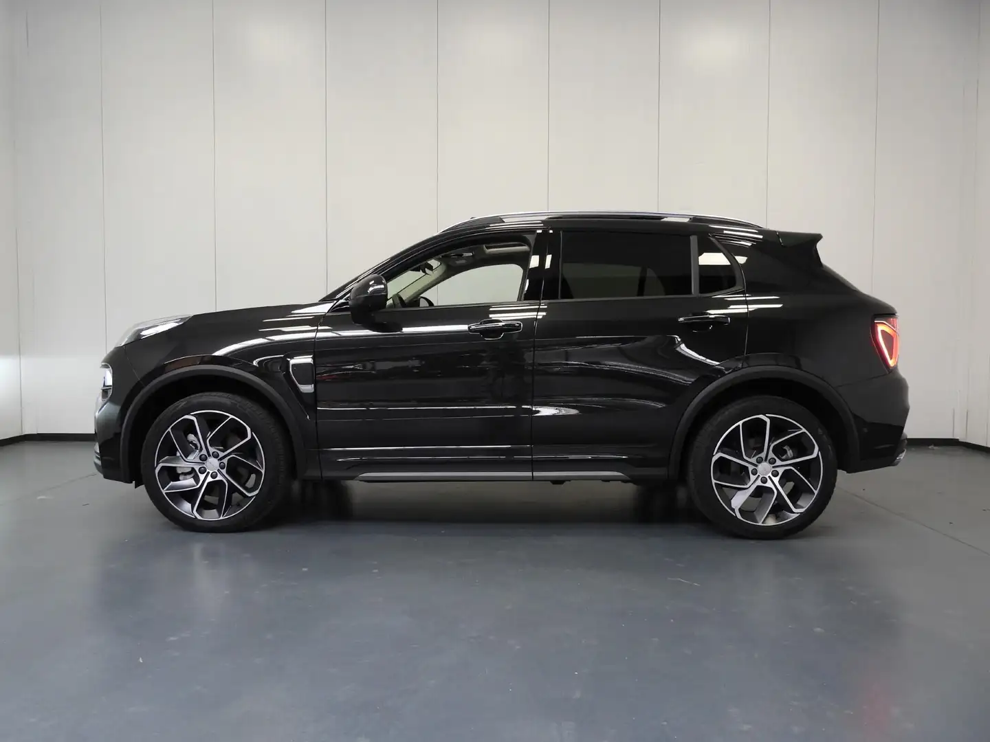 Lynk & Co 01 1.5 PHEV BlackLine ZWARTE HEMEL/360CAM/SCHUIFDAK/L Zwart - 2