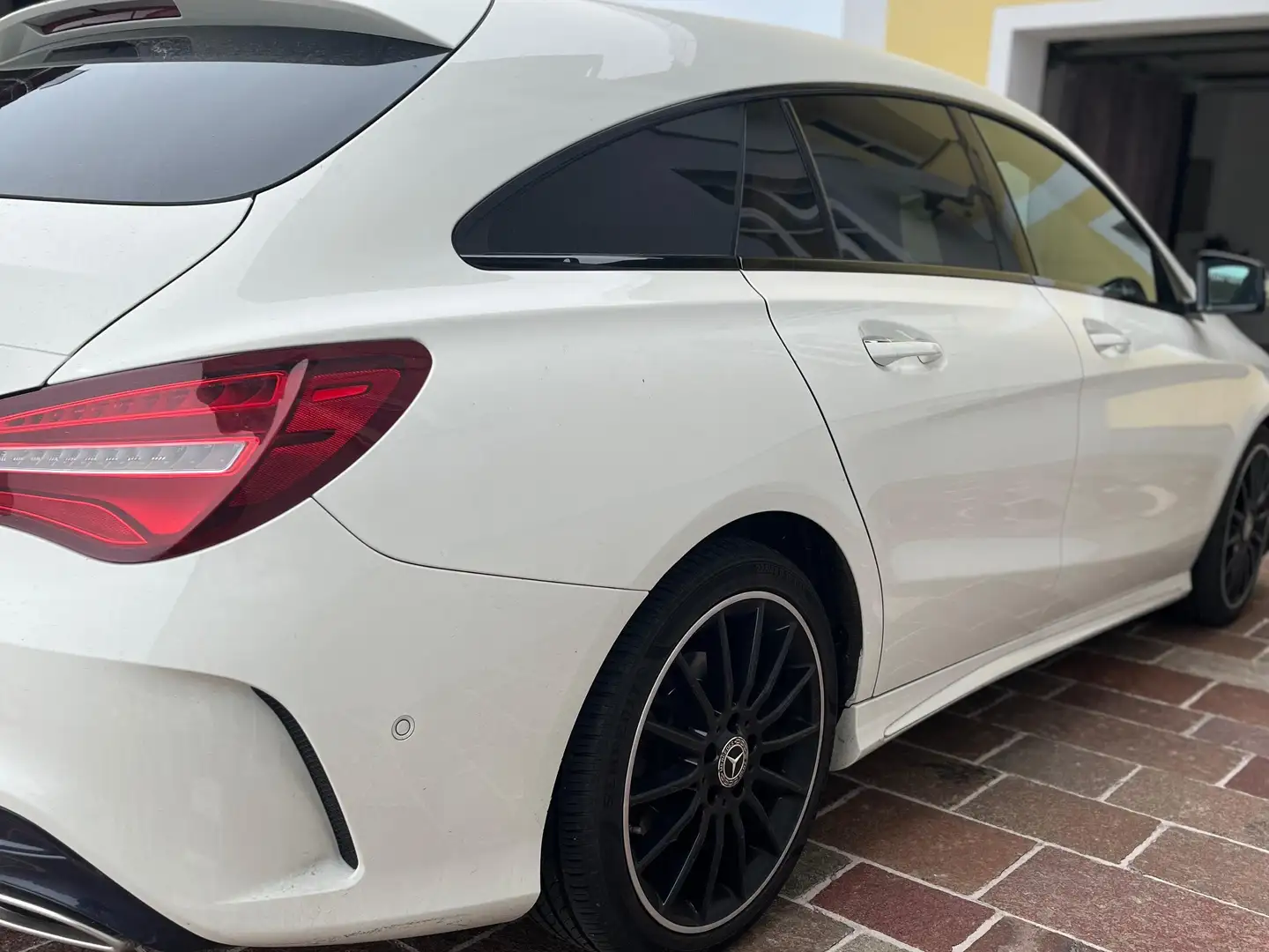Mercedes-Benz CLA 200 CLA 200 d Shooting Brake Aut. Weiß - 2